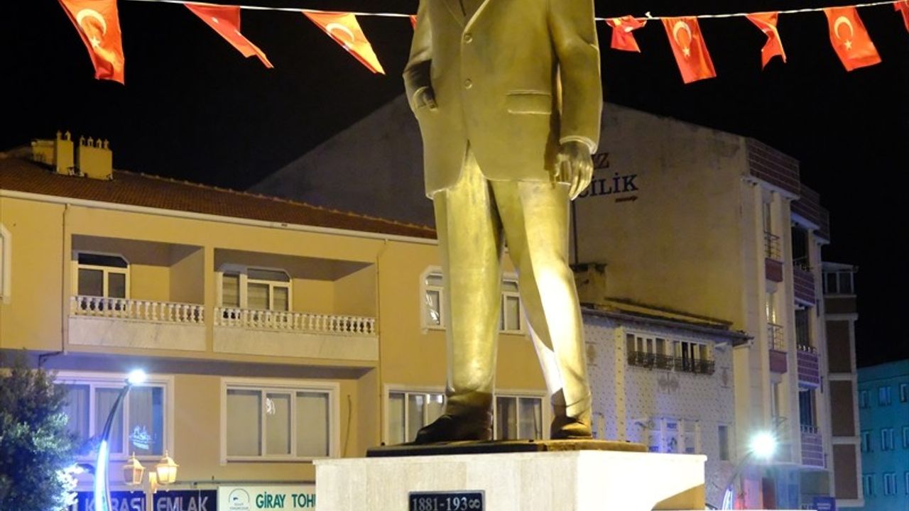 Kırklareli'nde Atatürk Heykeline Saldırı Girişimi