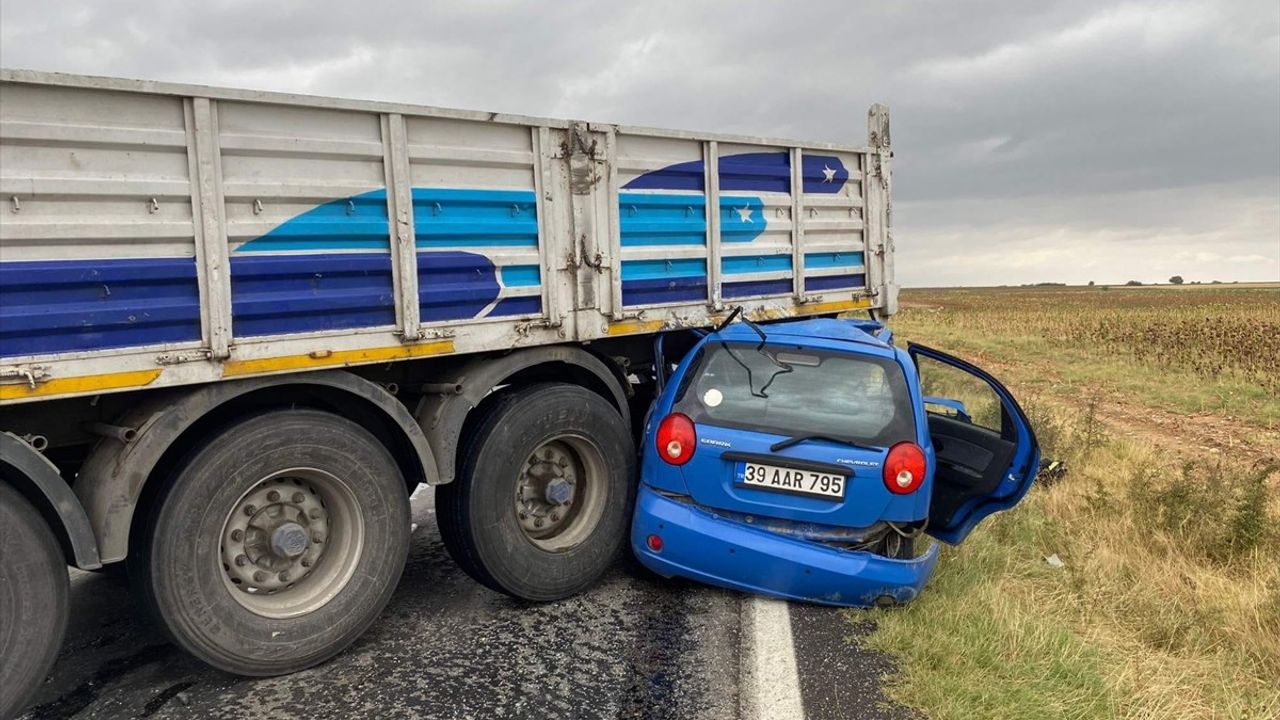 Kırklareli'nde Otomobil ve Tır Çarpışması: 1 Ölü