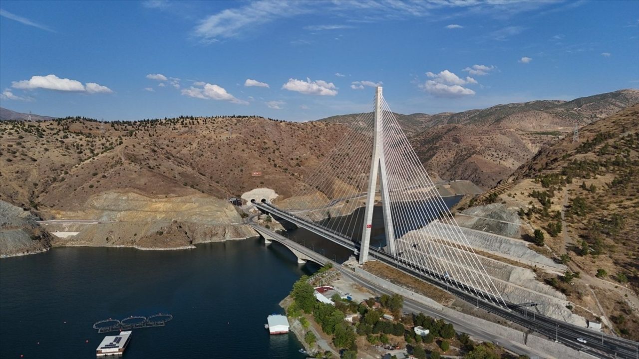 Kömürhan Köprüsü Uluslararası Yol Federasyonu'ndan Ödül Aldı