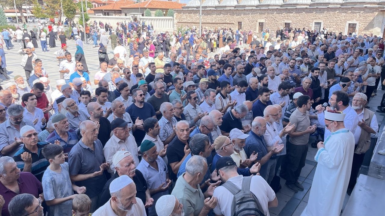 Konya'da Gıyabi Cenaze Namazı: Ayşenur Ezgi Eygi'ye Saygı Duruşu