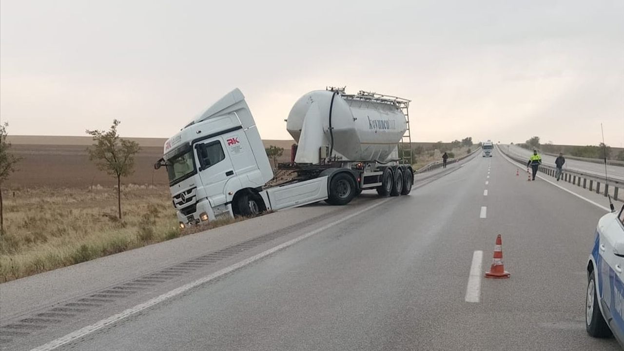 Konya'da Toz Taşınımı Nedeniyle Zincirleme Kaza: 6 Yaralı