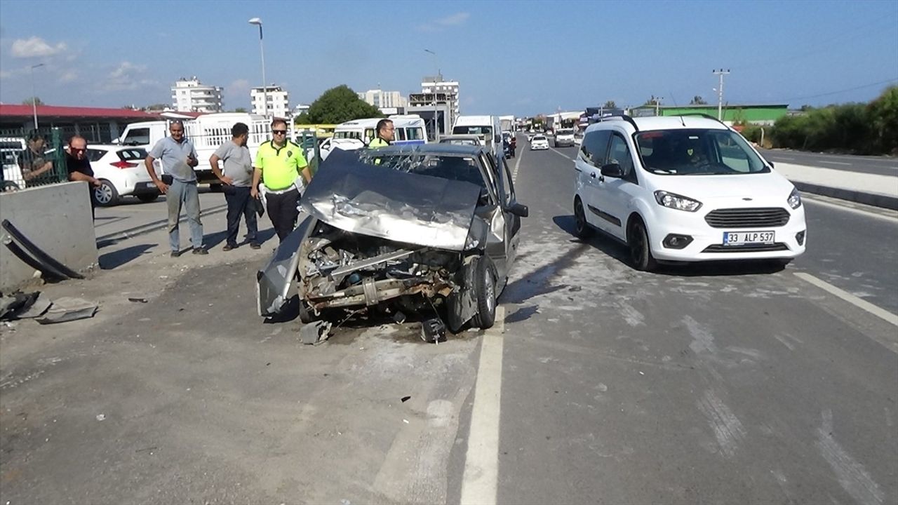 Mersin'de Oto Kazası: İki Yaralı