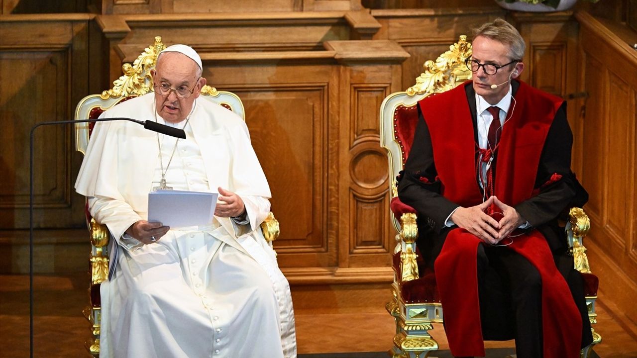 Papa Franciscus, Belçika'da Kilise Skandallarını Kınadı