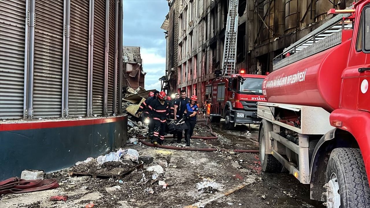 Sakarya'daki Makarna Fabrikası Patlaması: Bir Kişinin Cansız Bedeni Bulundu