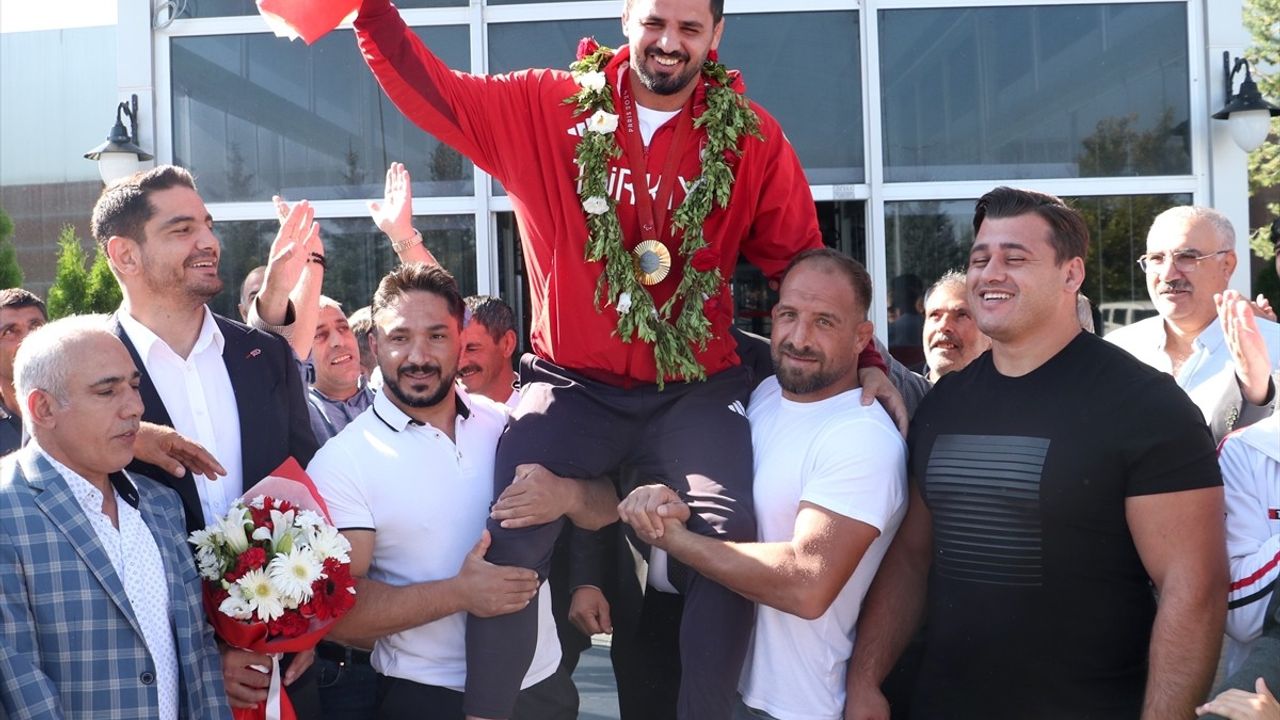 Şampiyon Judocu İbrahim Bölükbaşı, Erzurum'da Coşkuyla Karşılandı