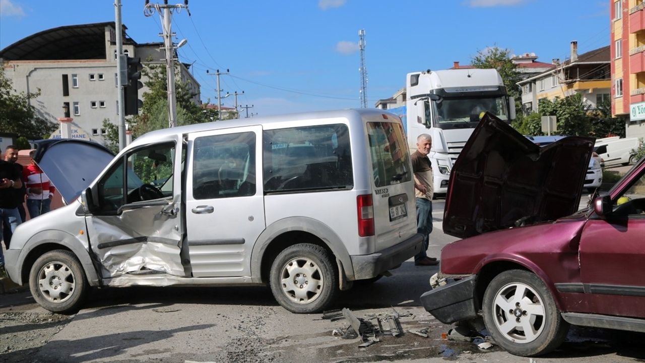 Samsun'daki Trafik Kazasında 3 Yaralı