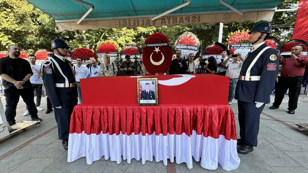 Şehit Jandarma Uzman Çavuş Orhan Burak Büyükçaylı'nın Cenazesi Isparta'da Toprağa Verildi