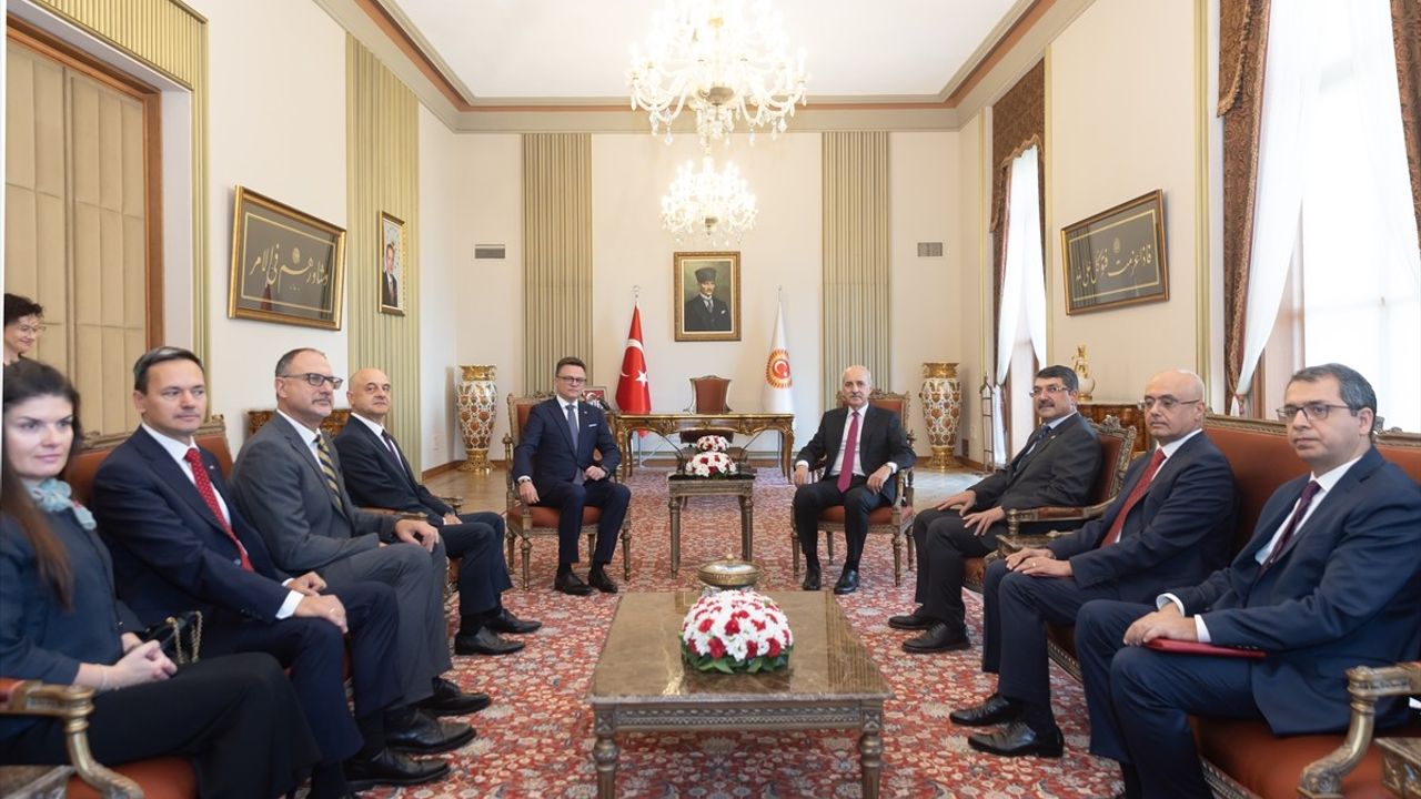 TBMM Başkanı Kurtulmuş ve Polonya Meclis Başkanı Holownia'dan Önemli Görüşme