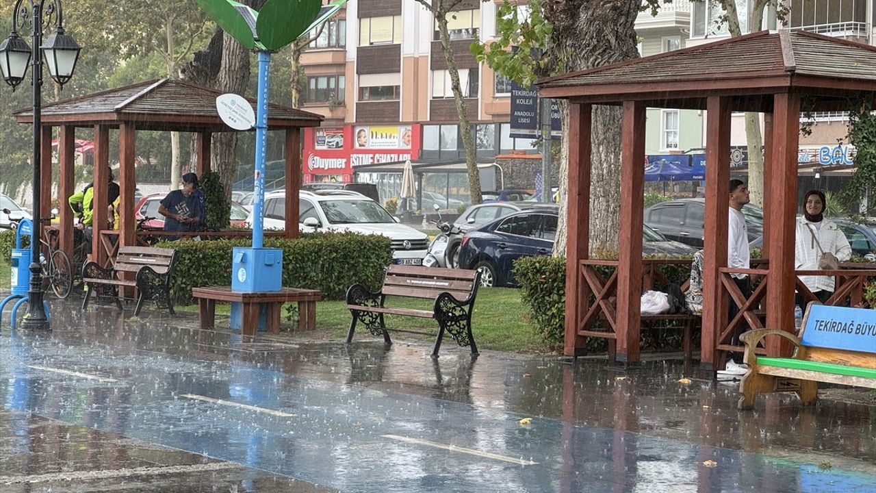 Tekirdağ'da Sağanak Yağış Hayatı Olumsuz Etkiliyor