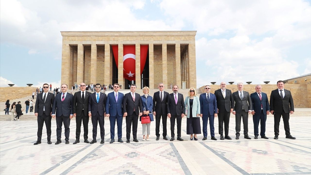 TFF Başkanı Hacıosmanoğlu Anıtkabir'i Ziyaret Etti