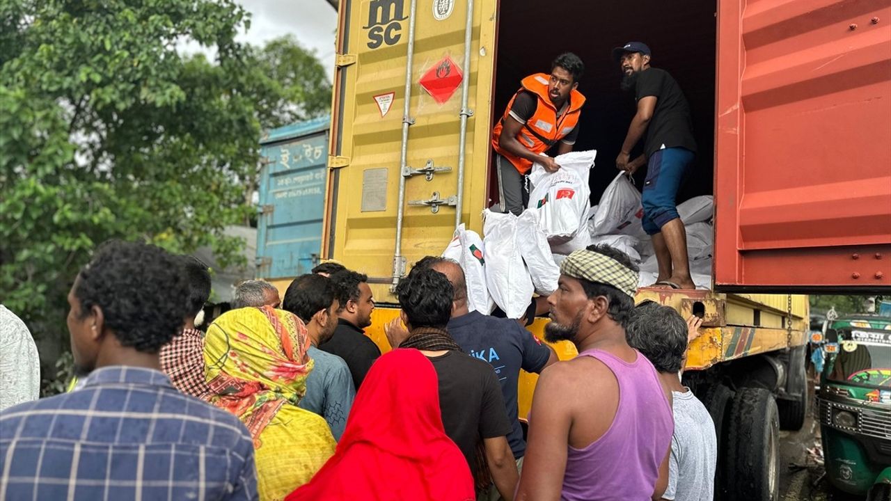 TİKA'nın Bangladeş'e Sel Felaketi Yardım Faaliyetleri