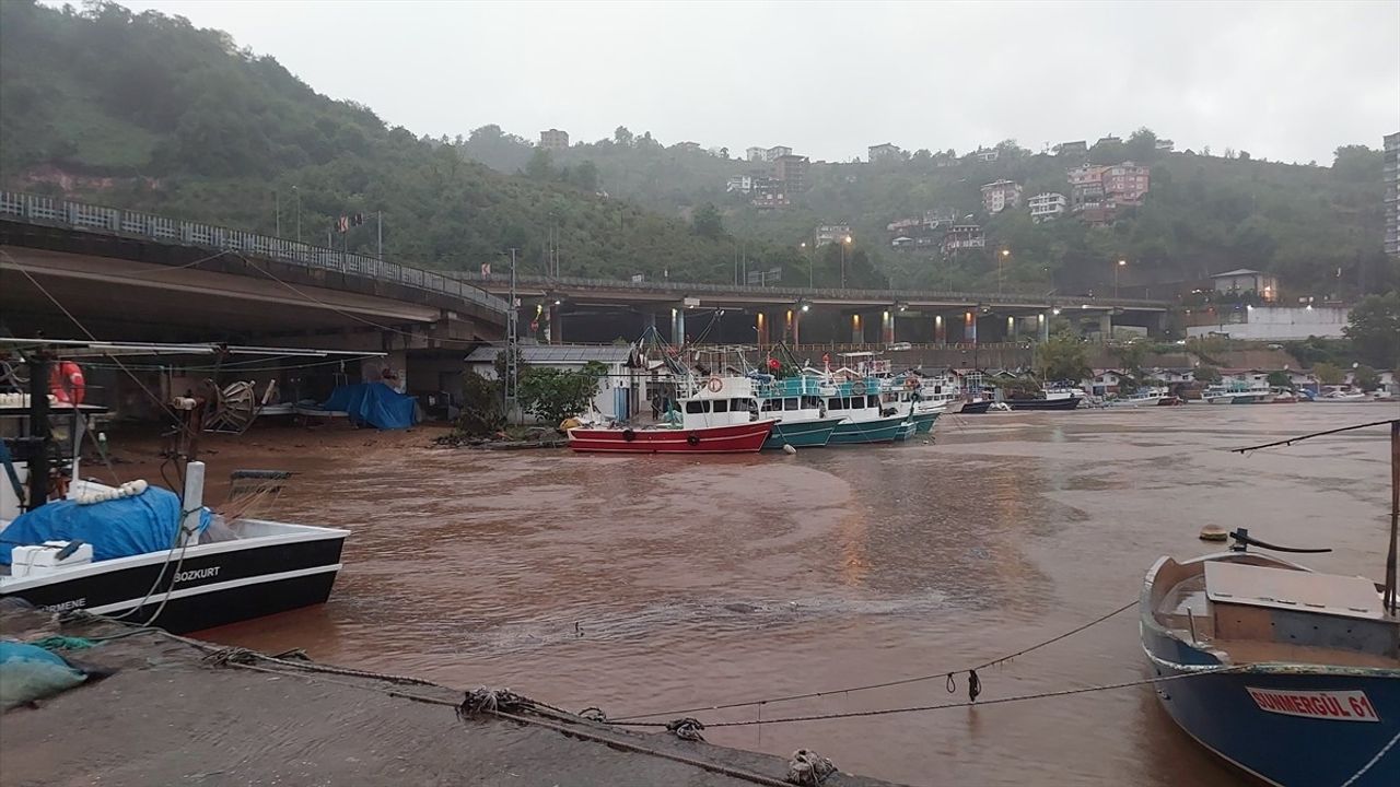 Trabzon'da Sağanak Yağışlar Taşkınlara Neden Oluyor