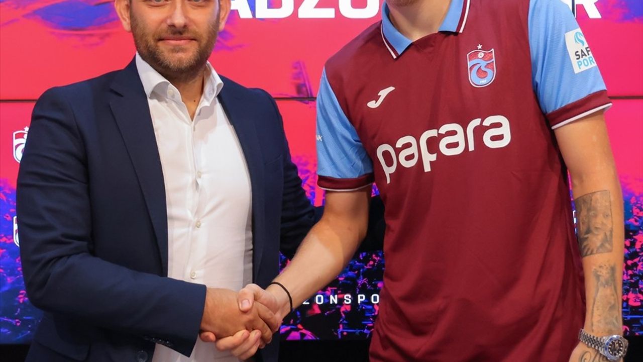 Trabzonspor'da Serdar Saatçı İçin İmza Töreni Düzenlendi