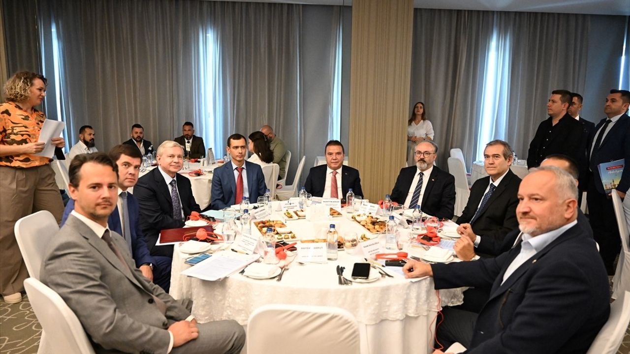 Türk ve Rus İş İnsanları Antalya'da Bir Araya Geldi