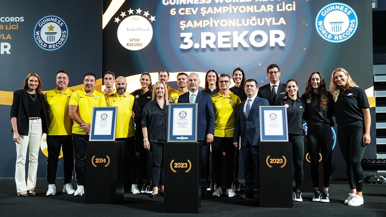 VakıfBank Voleybol Takımı Üçüncü Kez Dünya Rekoru Kırdı