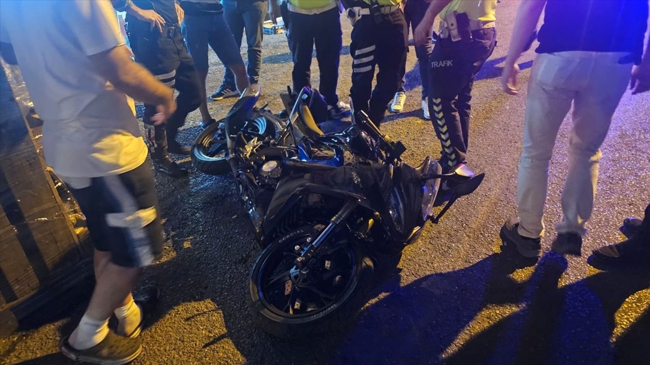 Zonguldak'ta Trafik Kazası: Polis Memuru Motosikletten Yaralandı