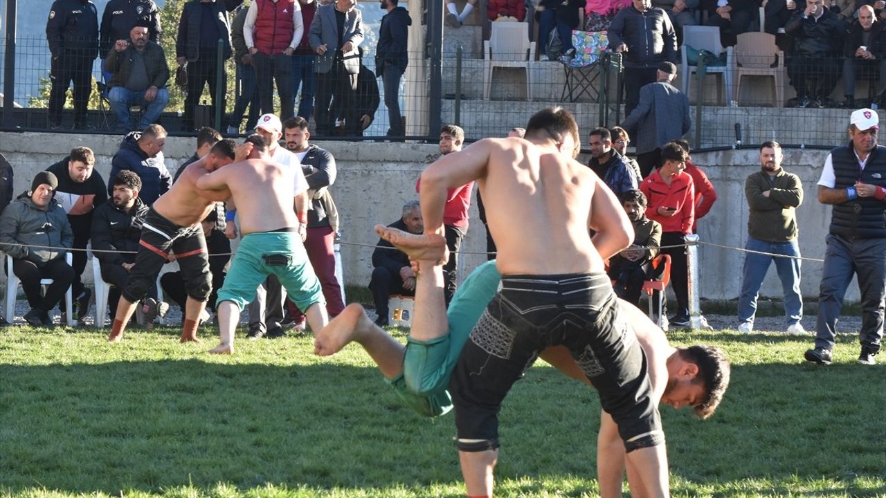 74. Yusufeli Geleneksel Karakucak Güreşleri Coşkuyla Tamamlandı