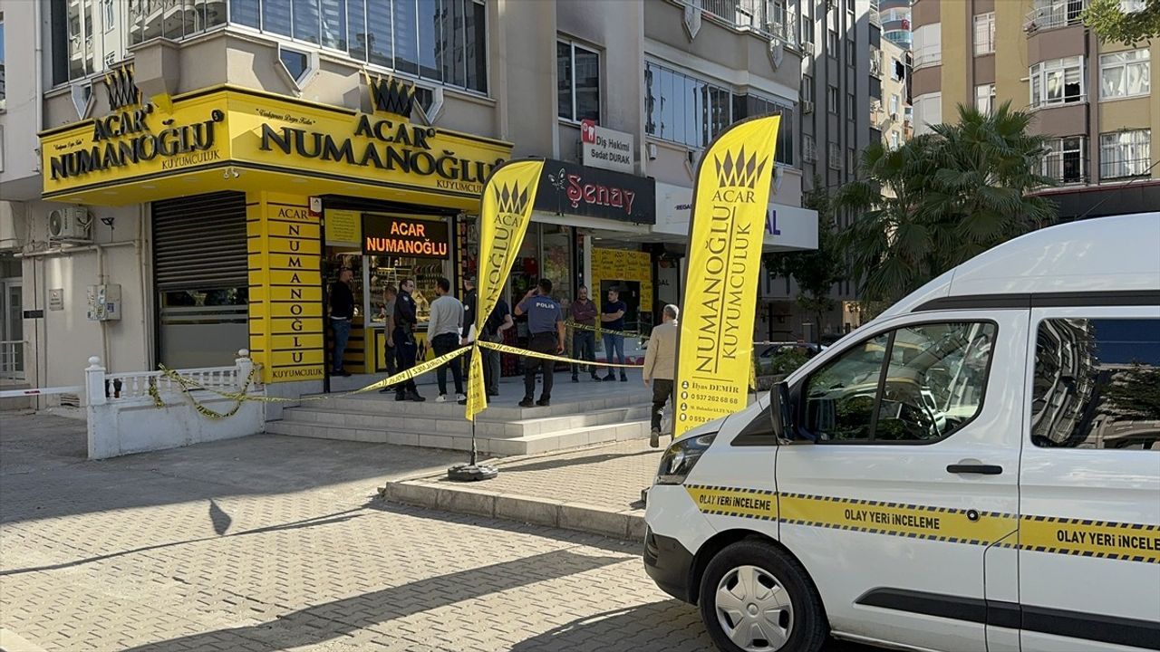 Adana'da Kuyumcu Soygunu: Zanlılar Kaçtı