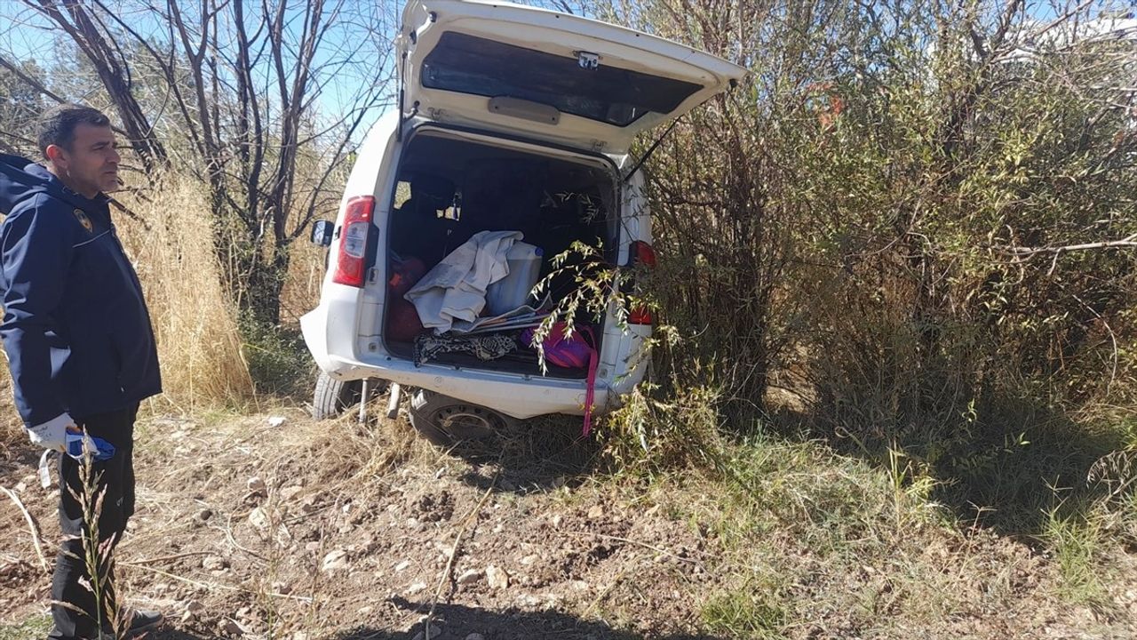 Adıyaman'da Hafif Ticari Araç Devrildi, 6 Yaralı