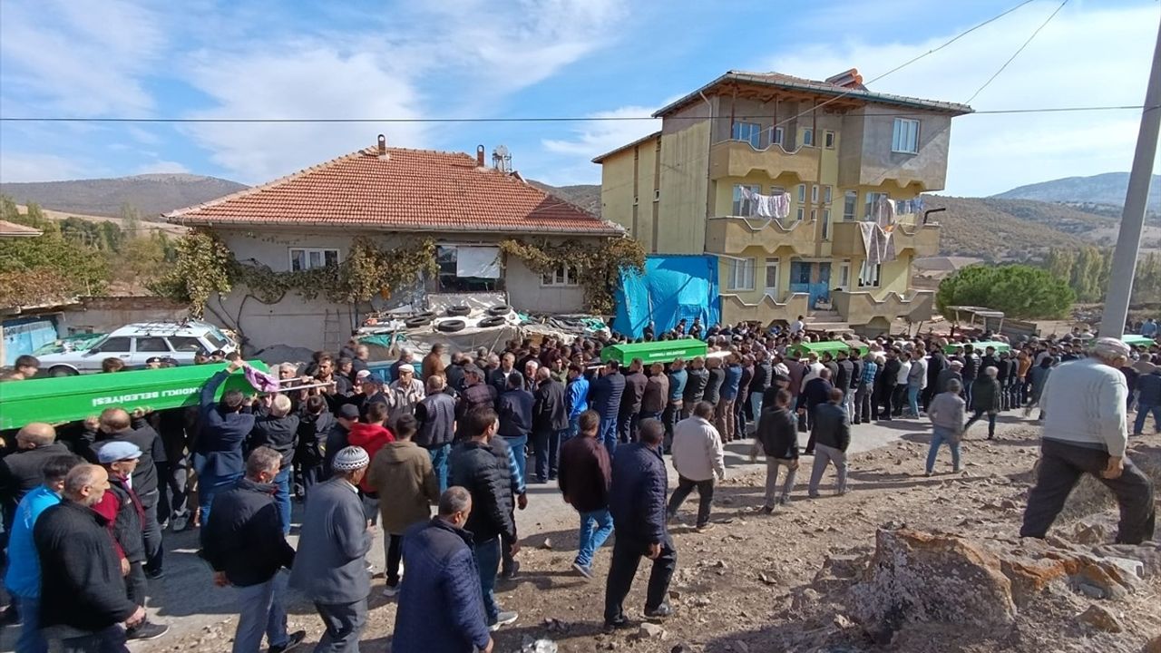 Afyonkarahisar'da Feci Trafik Kazası: 5 Kişi Hayatını Kaybetti