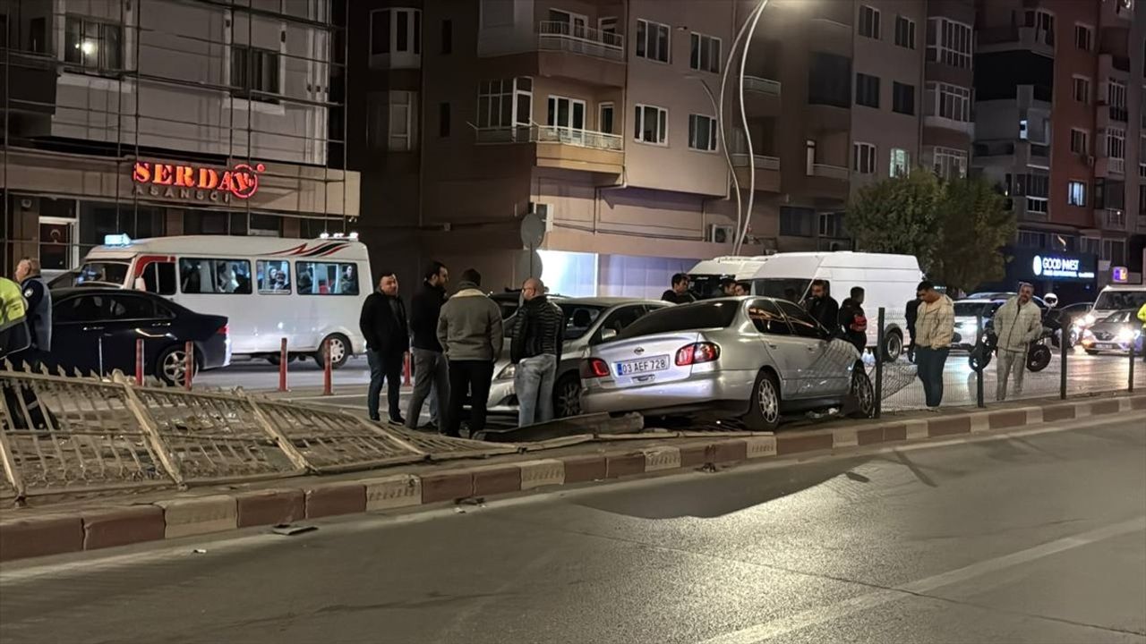 Afyonkarahisar'da Zincirleme Trafik Kazası: İki Yaralı