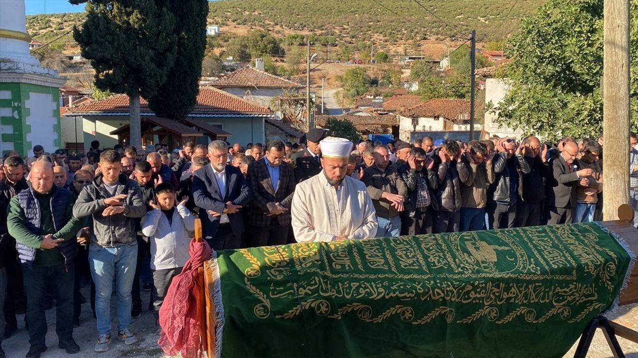 Aksaray'daki Otobüs Kazasında Hayatını Kaybeden Çift Balıkesir'de Defnedildi