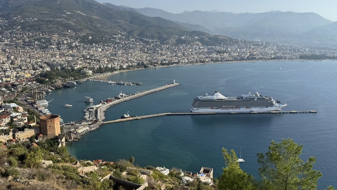 Alanya'ya Gelen Kruvaziyer Turistlerin Keyifli Anları