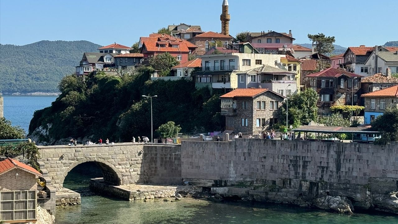 Amasra'da Fırtına Sonrası Yoğun Ziyaretçi Akını