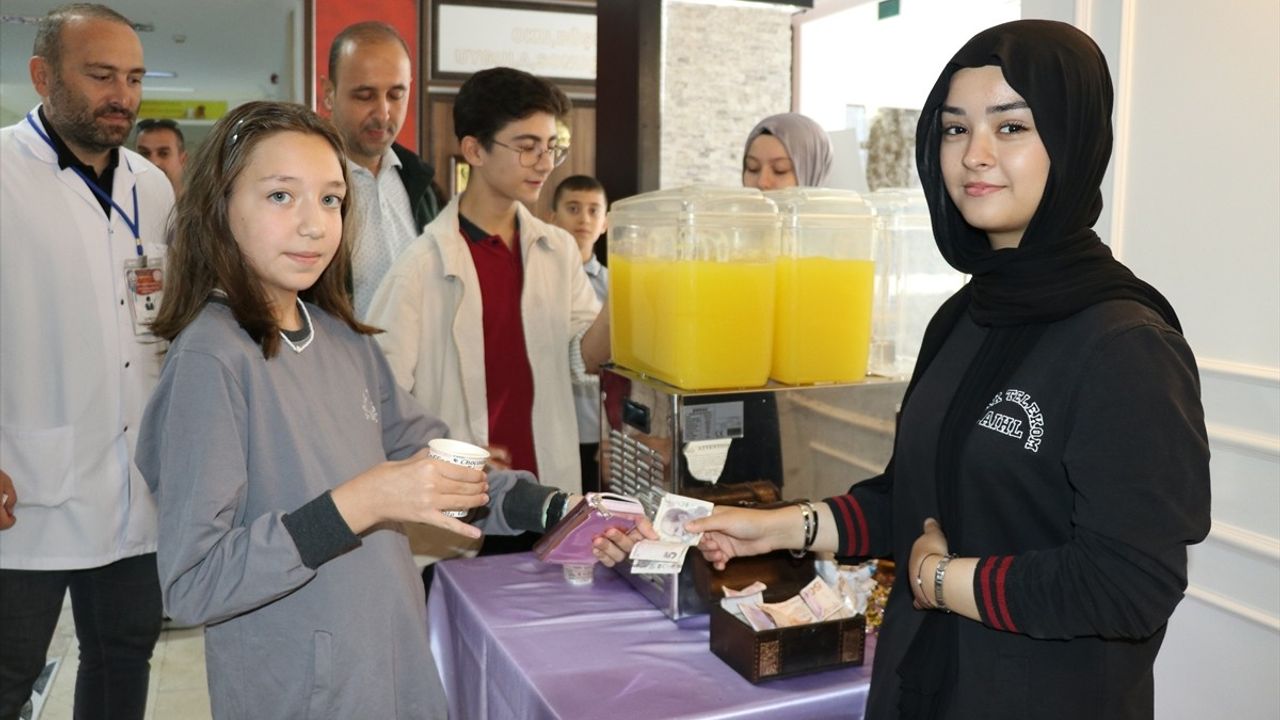 Amasya Öğrencilerinden Filistin'e Destek Limonata Satışı