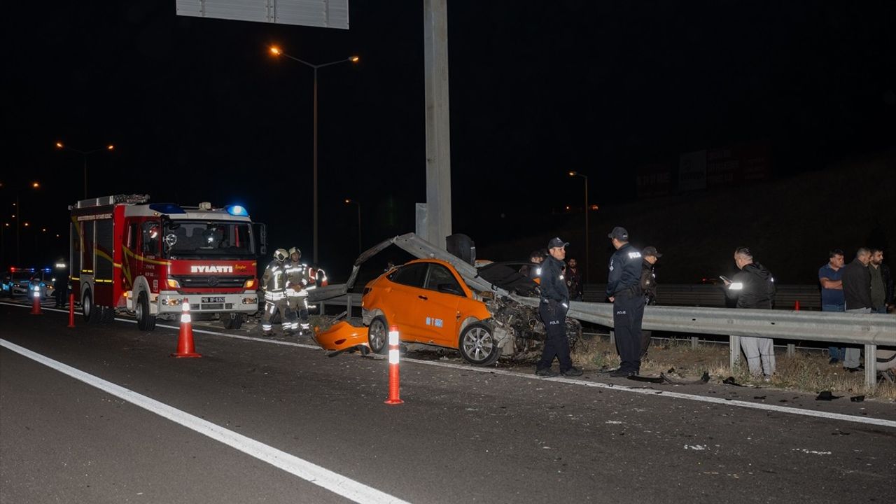 Ankara'da trafik kazası: Taksi şoförü hayatını kaybetti