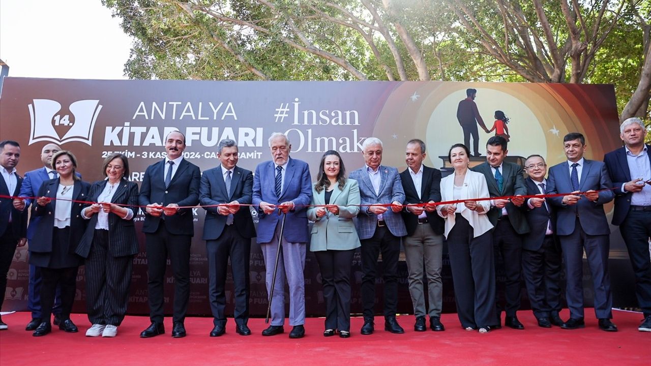 Antalya'da 14. Kitap Fuarı Heyecanı