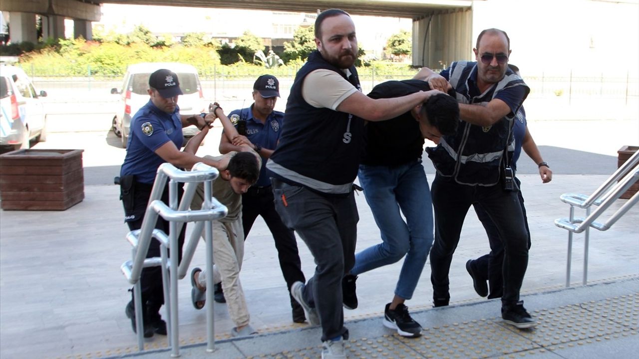 Antalya'da Polis Memuruna Yapılan Silahlı Saldırının Şüphelileri Adliyeye Sevk Edildi