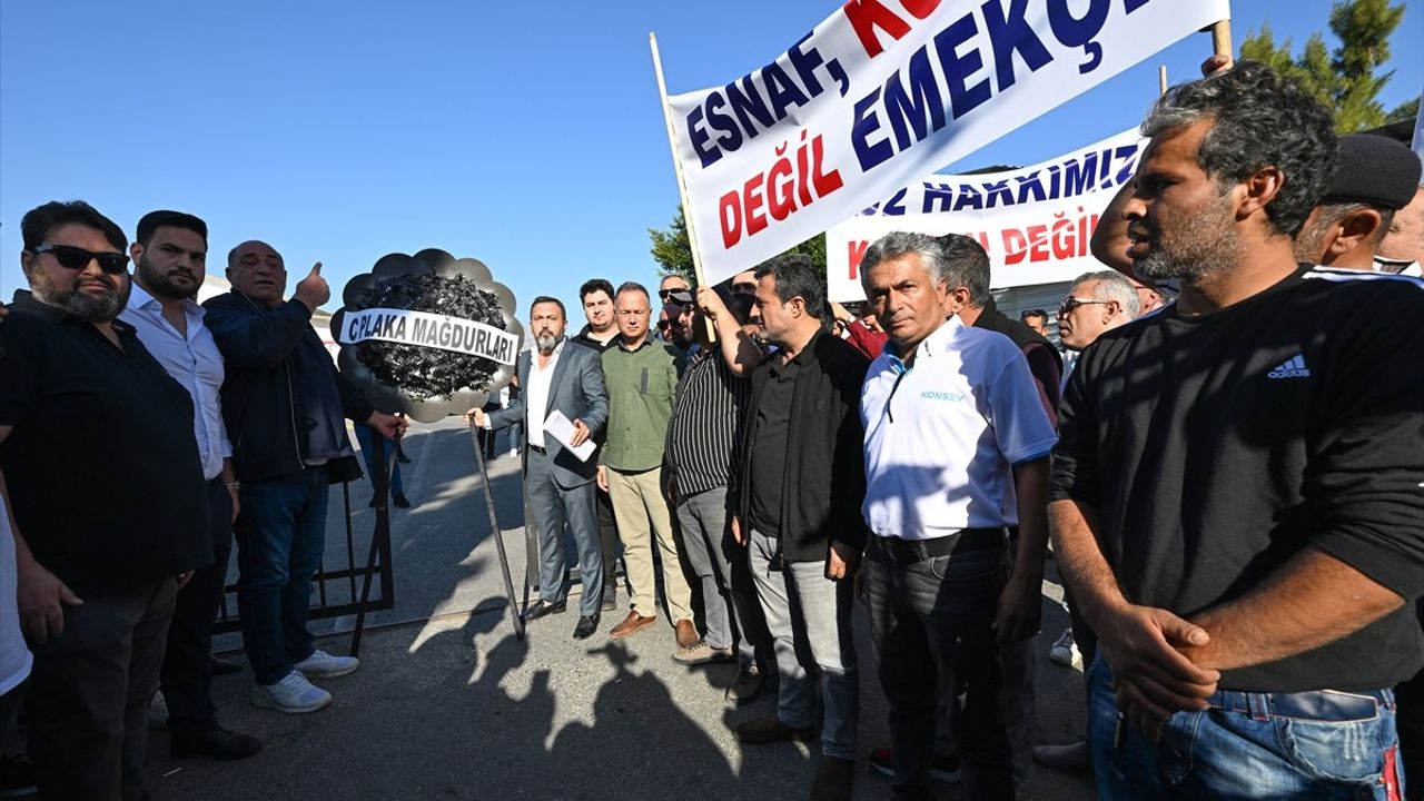 Antalya'da Ulaşım Esnafı UKOME Önünde Protesto Gösterisi Düzenledi