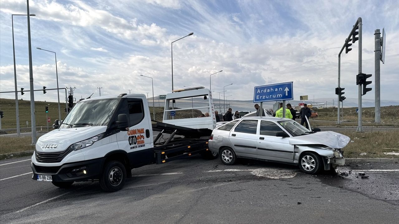 Ardahan'da Trafik Kazası: 4 Yaralı