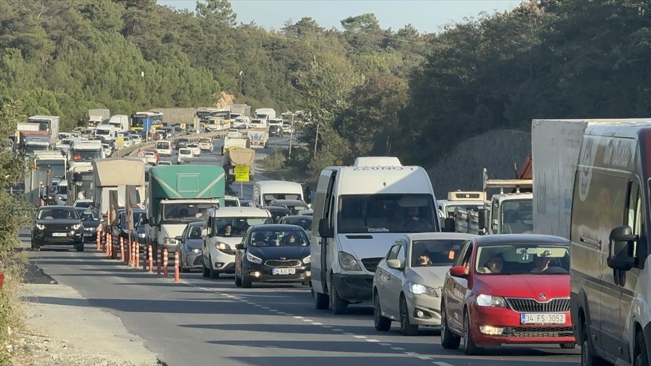 Arnavutköy'de Yol Çalışması Nedeniyle Trafik Yoğunluğu