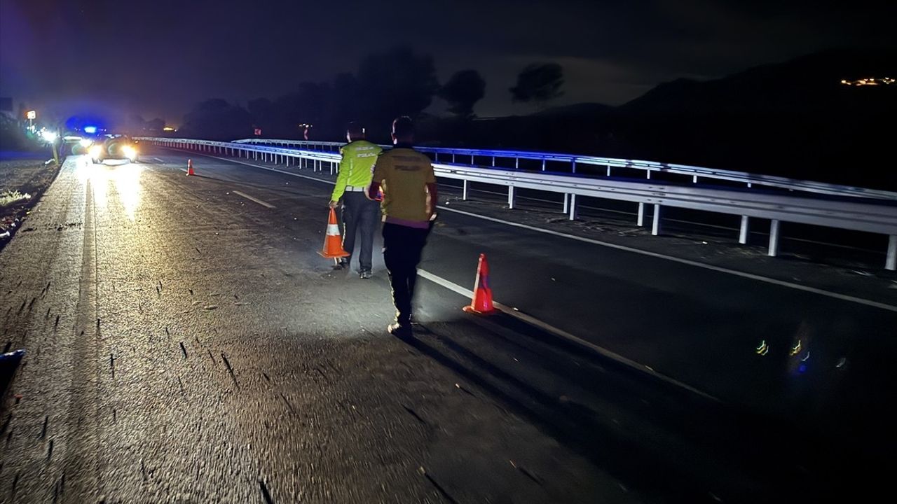 Aydın'da Motosiklet ve Hafif Ticari Araç Kaza Yaptı: 2 Ölü