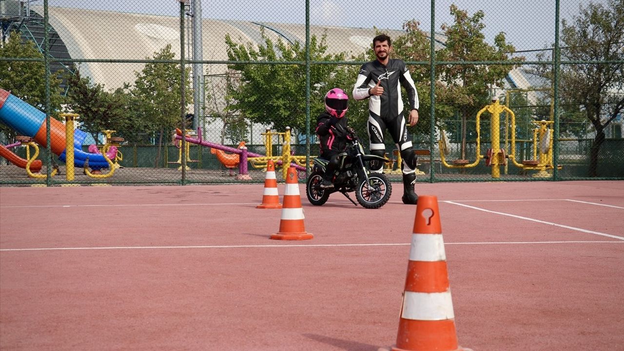 Baba Oğul Motosiklet Yarışlarına Hazırlanıyor