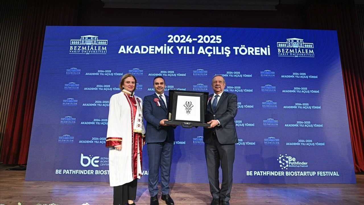 Bakan Kacır, Bezmialem Vakıf Üniversitesi Açılış Töreninde Sağlık Sektöründe Yatırımları Vurguladı