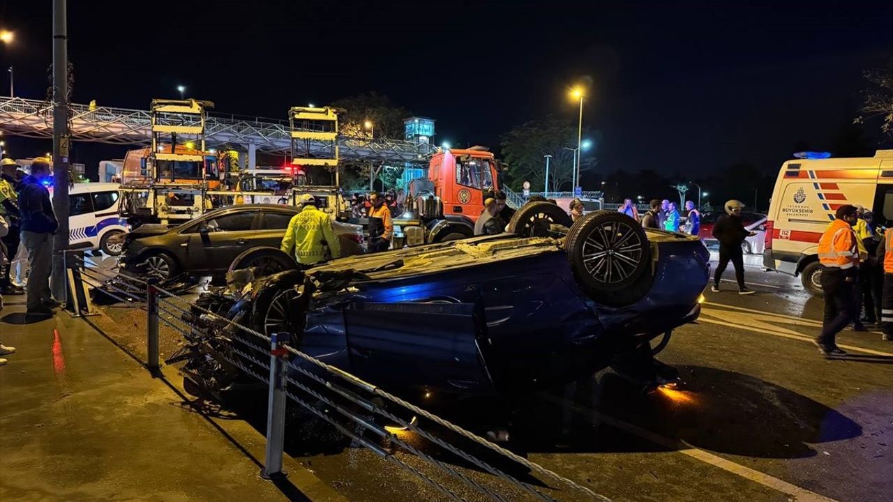 Bakırköy'deki Feci Trafik Kazasında 4 Yaralı