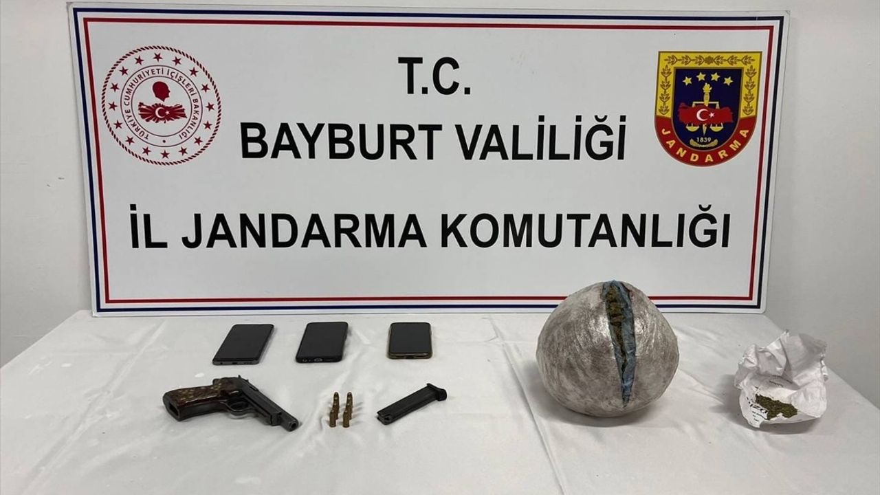 Bayburt'ta Uyuşturucu Operasyonu: 3 Kişi Tutuklandı