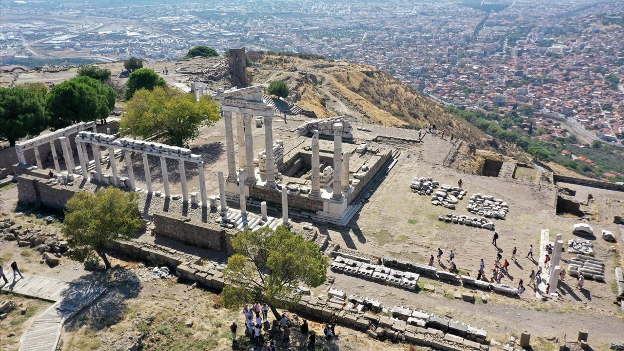 Bergama'da 4.500 Yıllık Tanrıça Figürü Bulundu