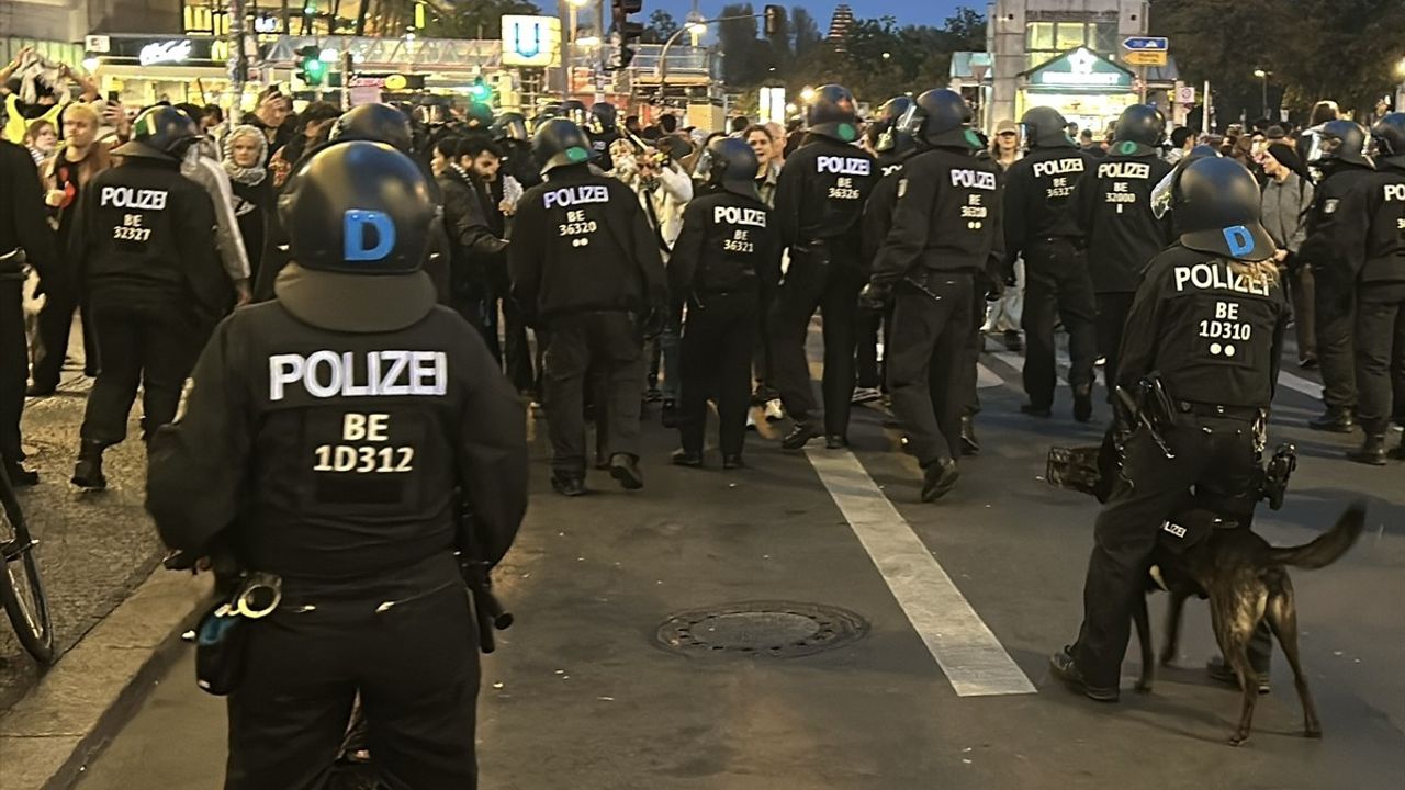 Berlin'de Filistin'e Destek Gösterisi Sırasında Polis Müdahalesi