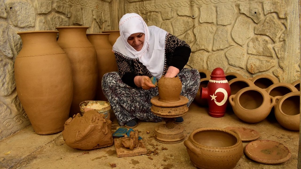 Bitlis'te Çömlekçilik Geleneği: Suphiye Özebay'ın Gençlere Eğitim Hedefi