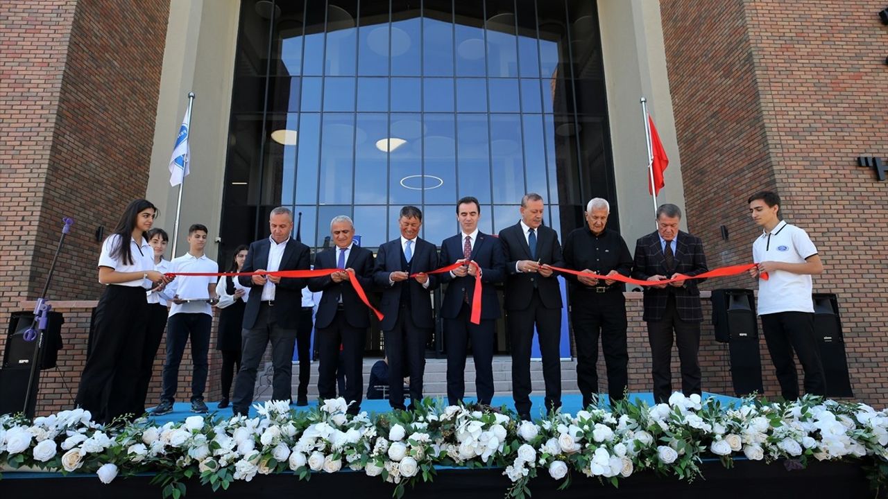 Bitlis'te Özel Eren Fen ve Teknoloji Lisesi Açıldı