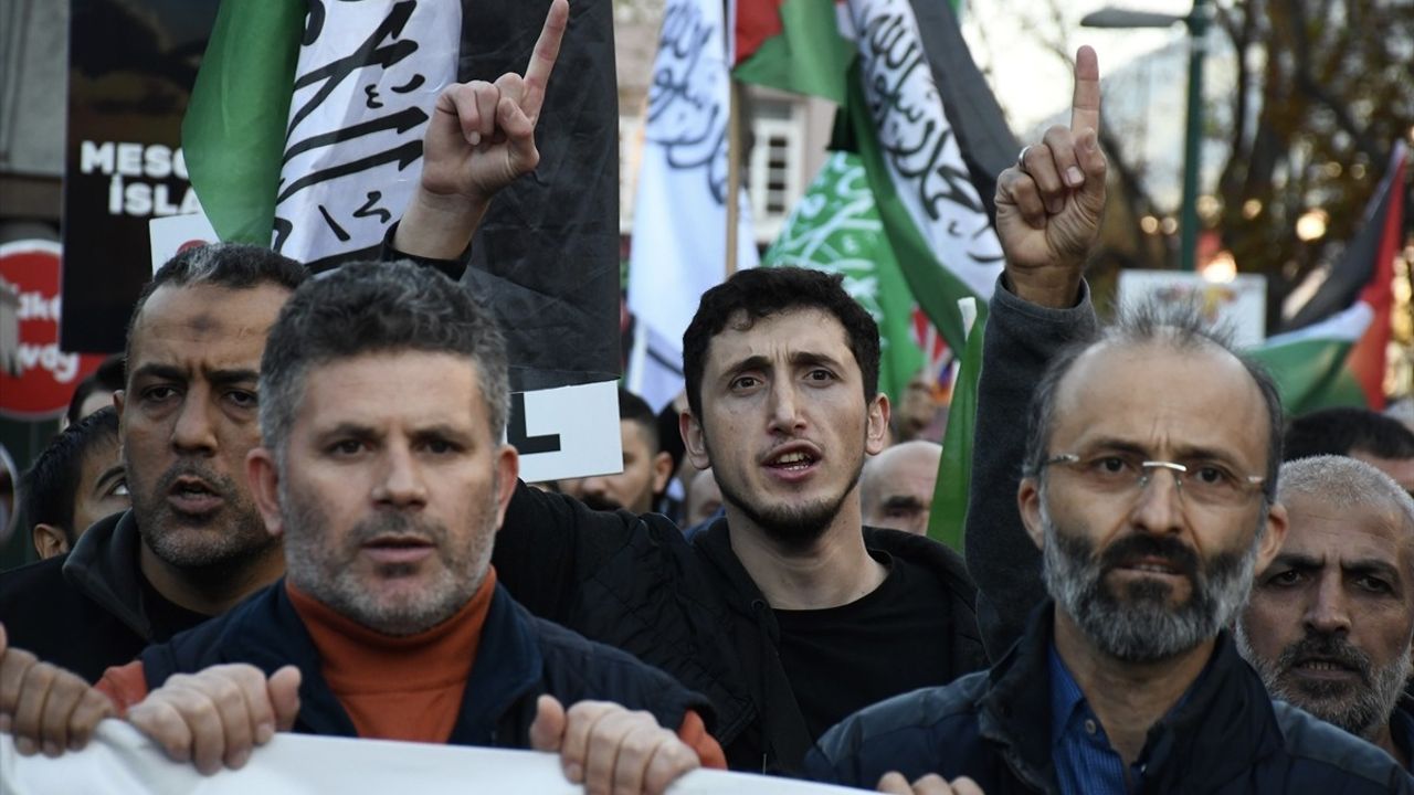 Bursa'da Yahya Sinvar İçin Gıyabi Cenaze Namazı