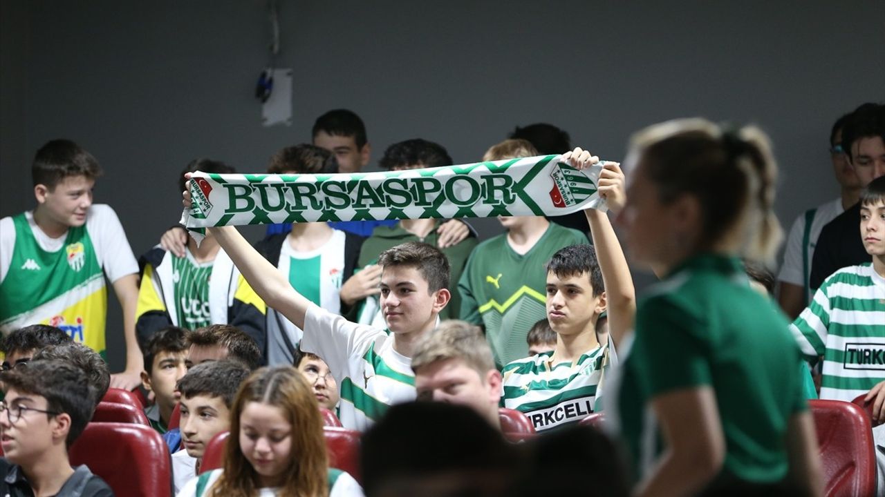 Bursaspor Formasıyla Okula Gelme Geleneği