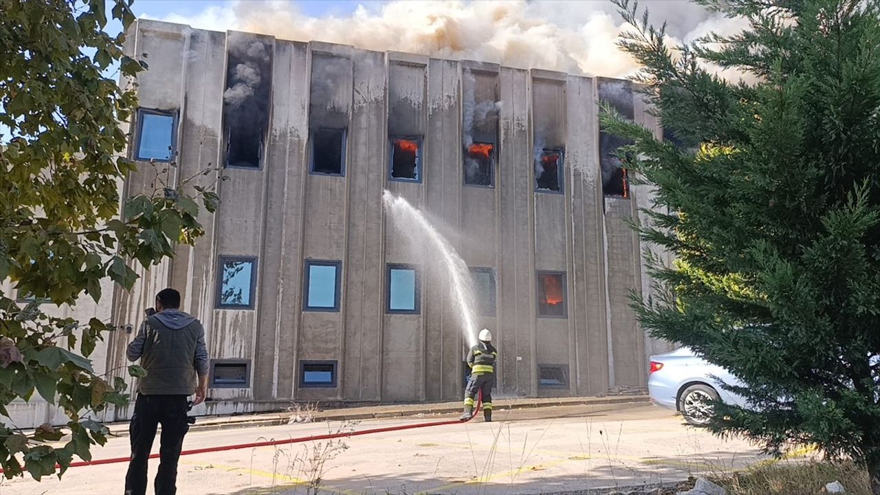 Çerkezköy'de Deri Fabrikasında Yangın Çıktı