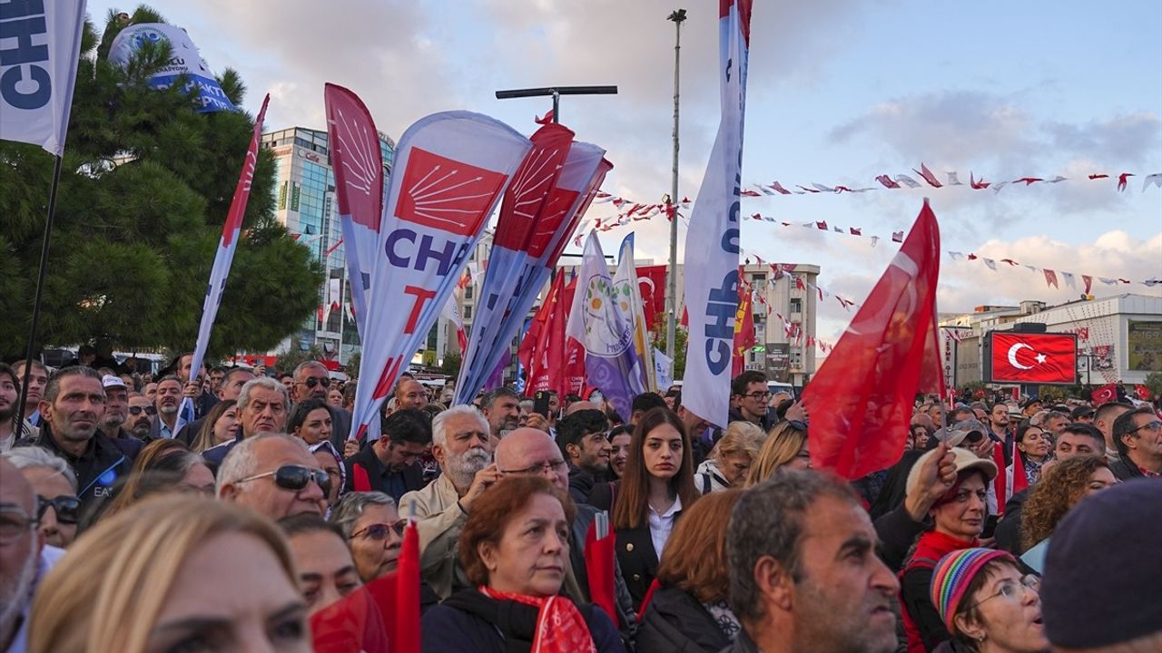 CHP Lideri Özgür Özel, Esenyurt'ta Erken Seçim Çağrısında Bulundu