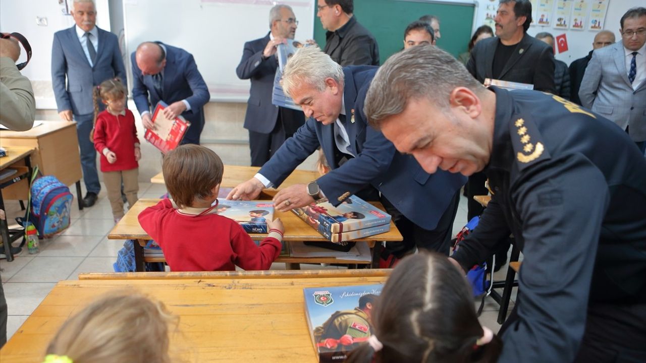 Çorum'da Şehitlere Vefa Projesi: Matematik Eğitim Setleri Dağıtıldı