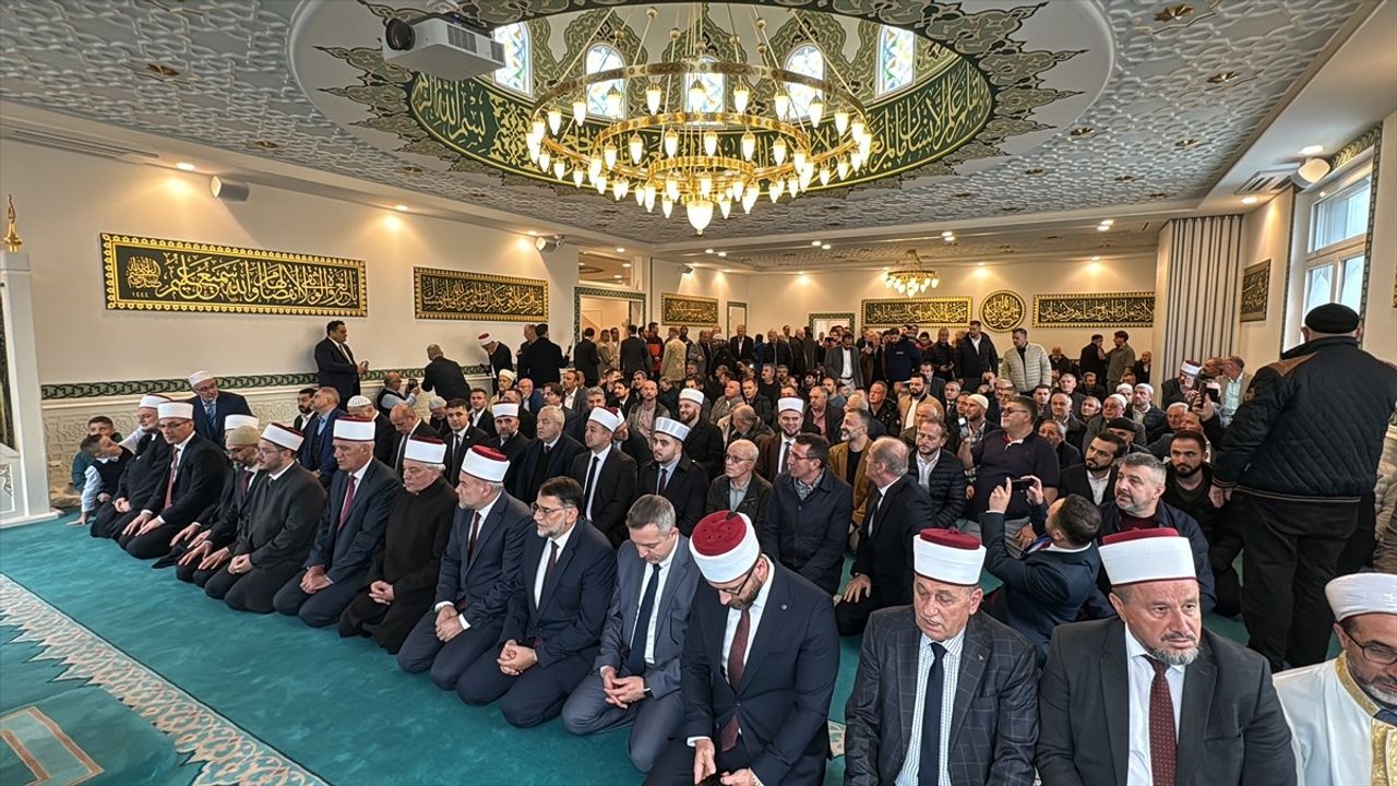 Darul Erkam Cami'nin Yeni Binası Açıldı